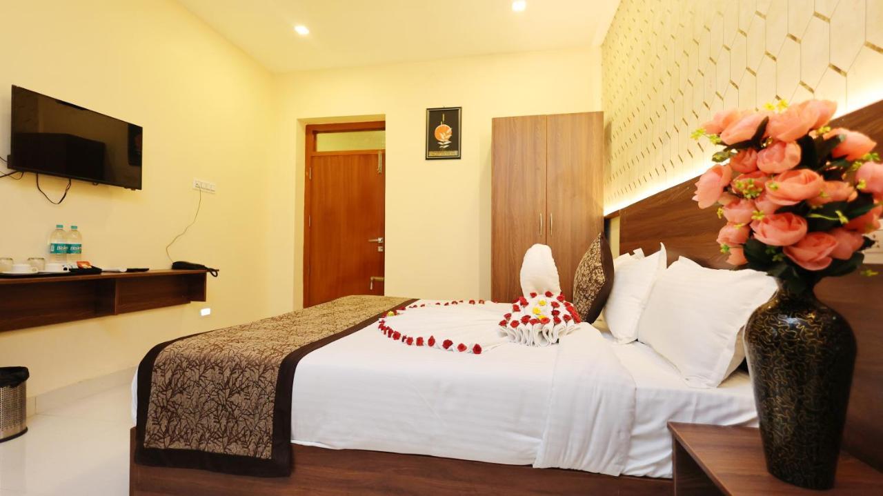 Hotel Grand Square Йеркод Экстерьер фото